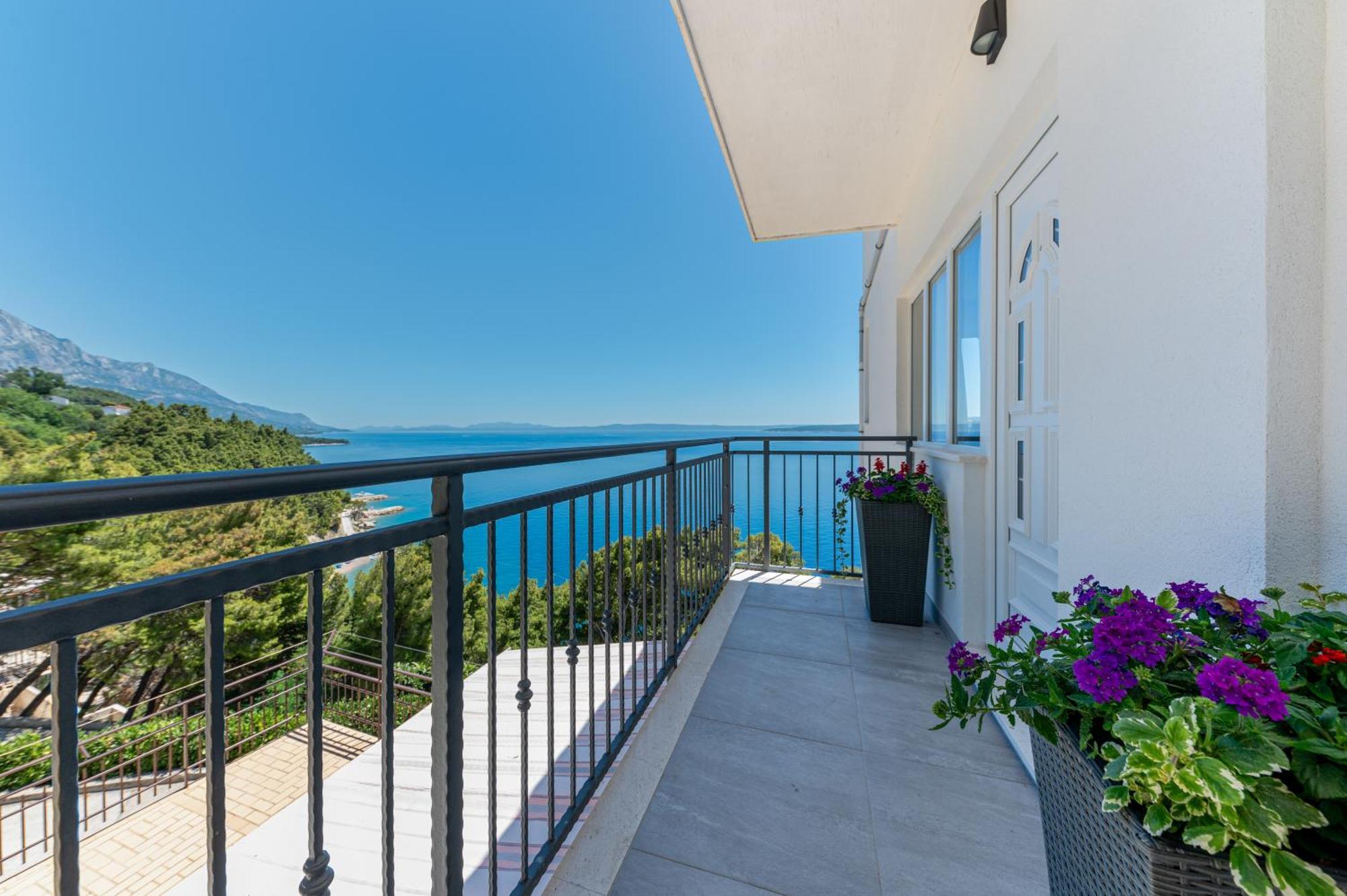 Seaview Apartments Nives Brela Bilik gambar