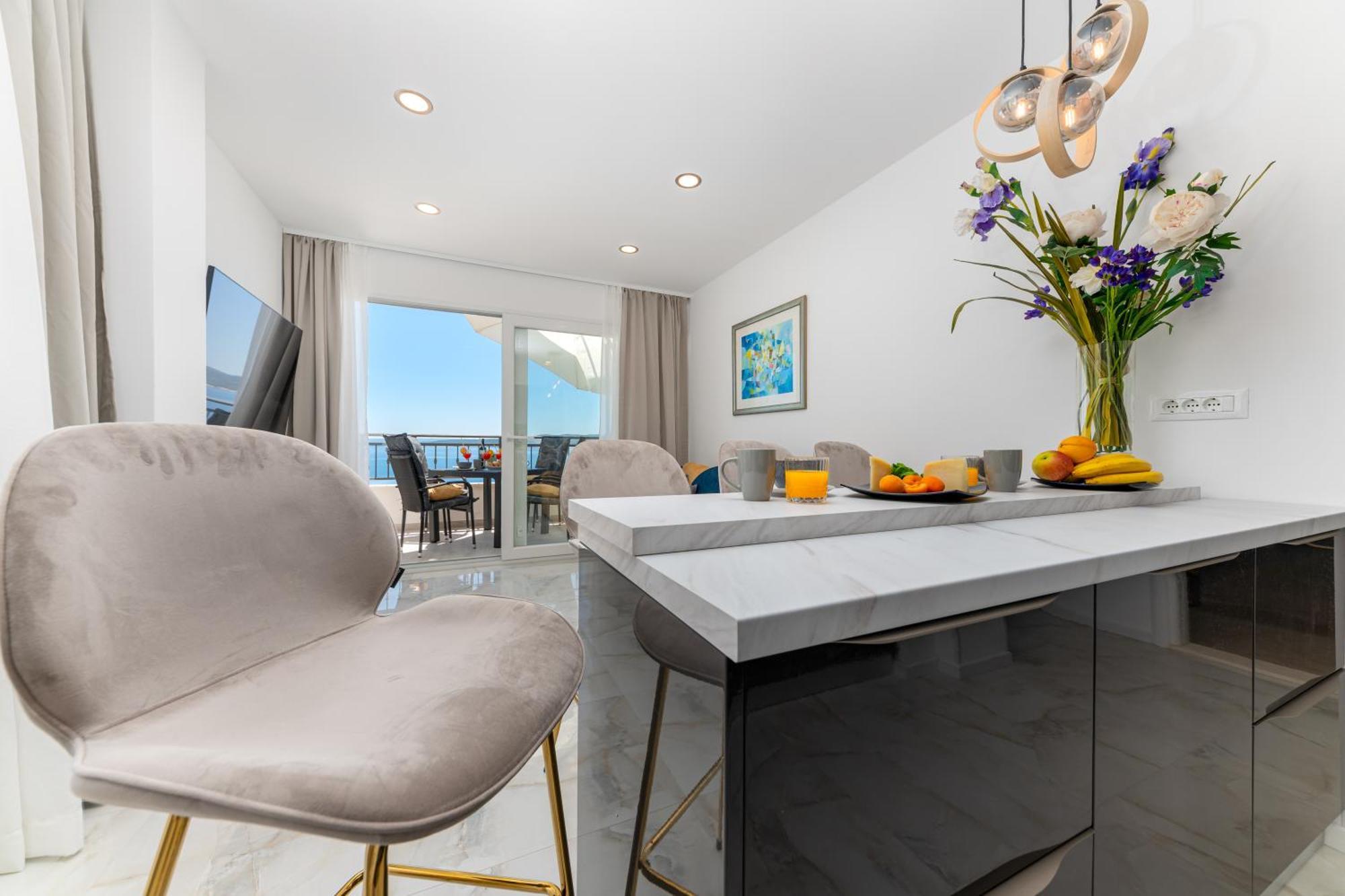 Seaview Apartments Nives Brela Bilik gambar